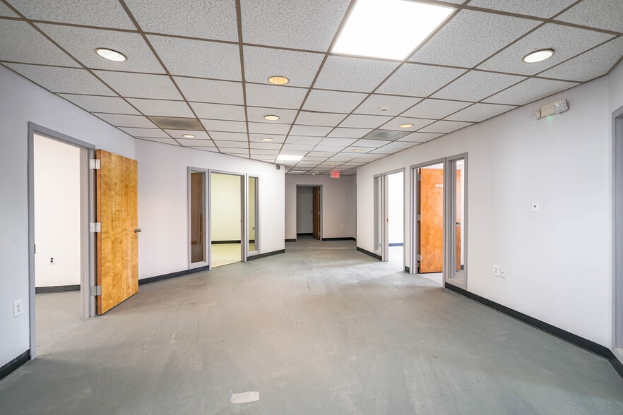 More Photos Of 8023 Malcolm Rd, Clinton Medical For Lease