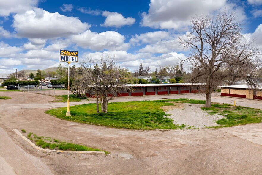 More Photos Of 1521 1st Ave NW, Great Falls Hotel For Sale