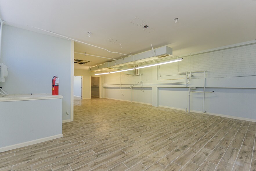 More Photos Of 2415 Church St, Galveston Light Distribution For Lease