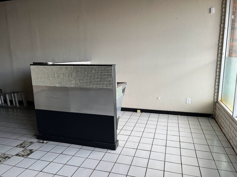 More Photos Of 1058-1068 Country Club Rd, Columbus General Retail For Sale