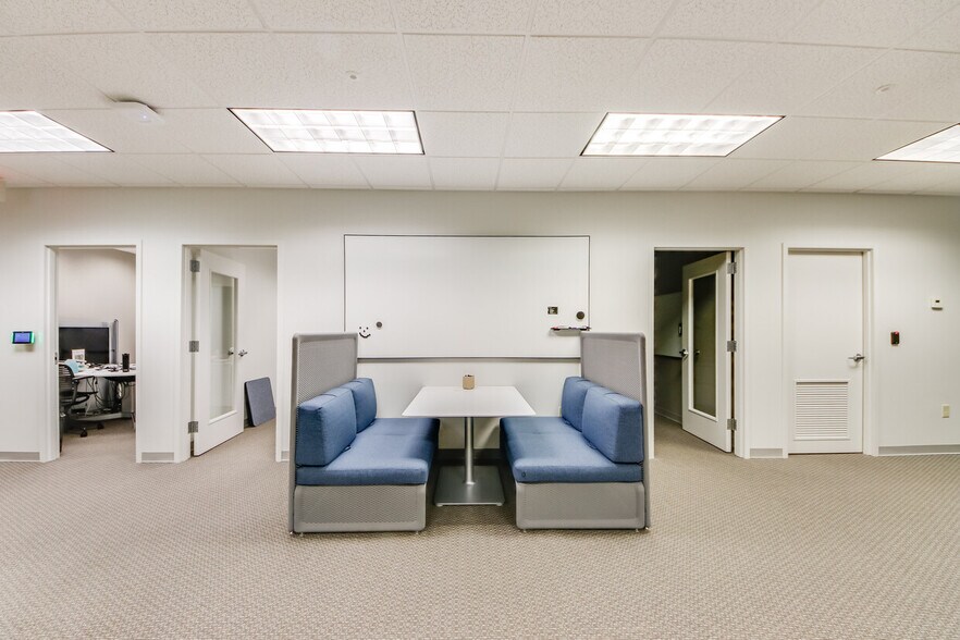 More Photos Of 10700 Abbotts Bridge Rd, Johns Creek General Retail For Lease