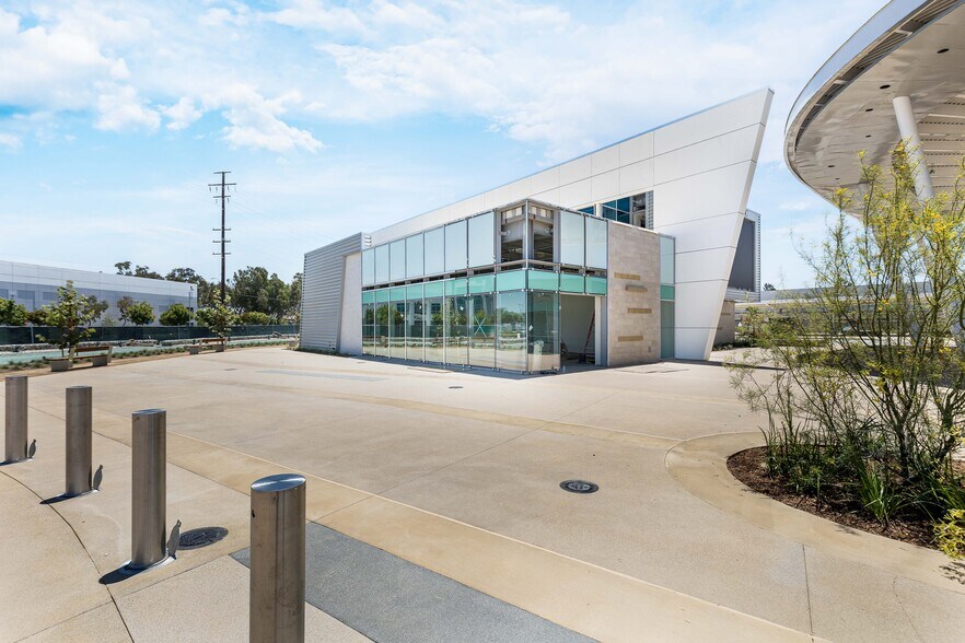 More Photos Of 465 Crenshaw Blvd, Torrance Restaurant For Lease
