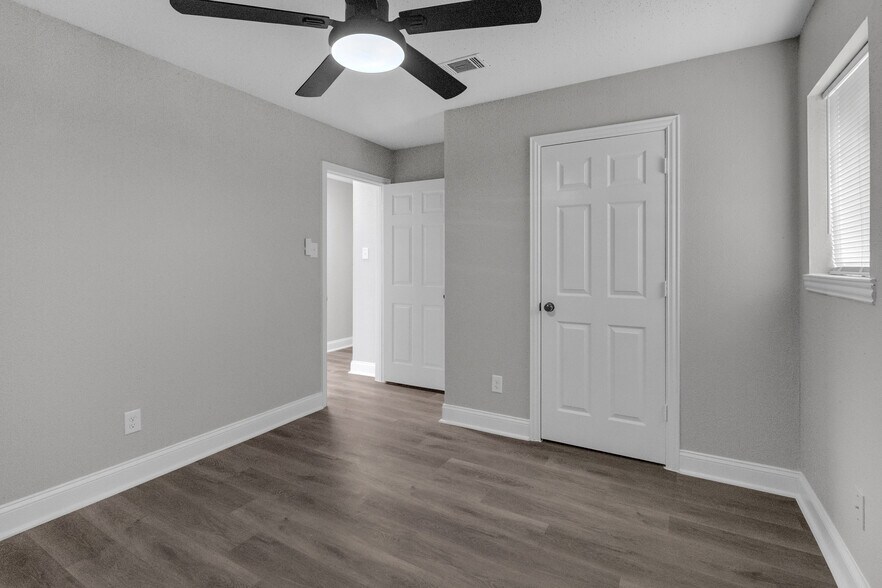 More Photos Of 3613 Crane St, Houston Apartments For Sale