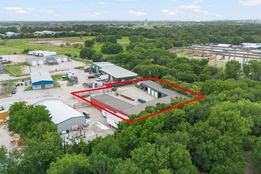 More Photos Of 308 Thomas Pl, Everman Warehouse For Sale