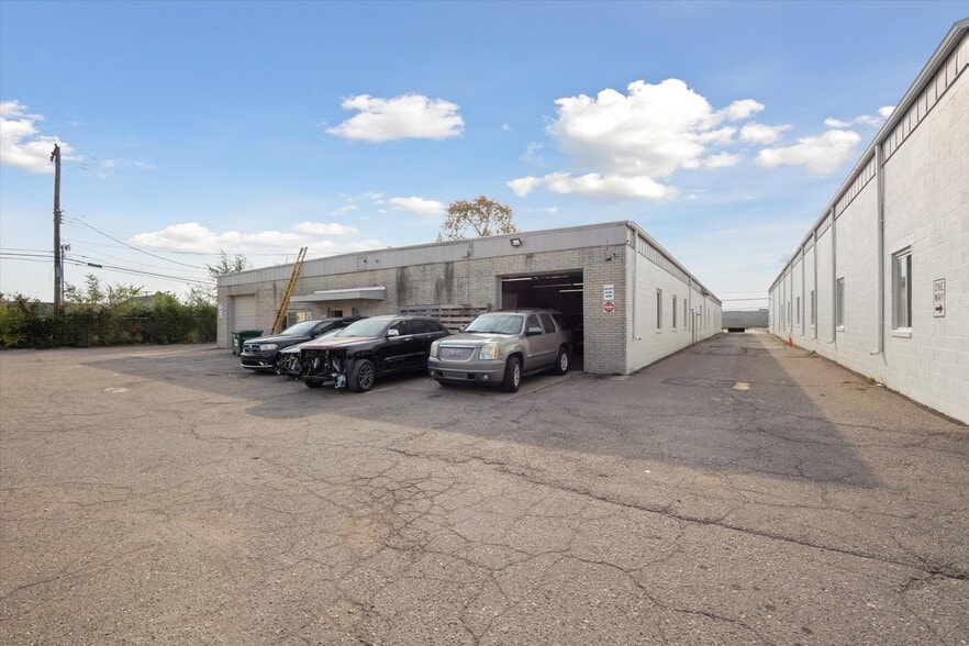 More Photos Of 3461 E Ten Mile Rd, Warren Warehouse For Sale