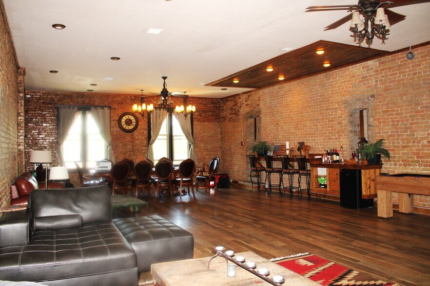 More Photos Of 944 Main St, Evanston Storefront Retail Office For Sale