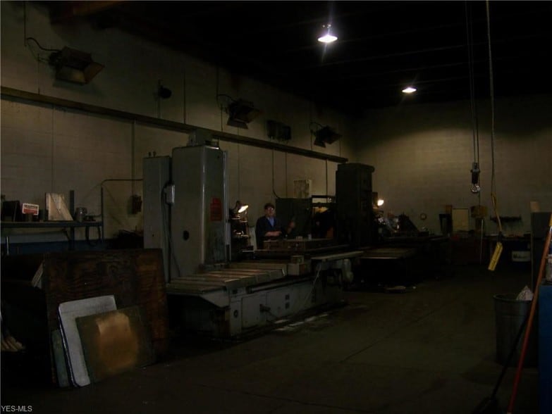 More Photos Of 2359 Triplett Blvd, Akron Manufacturing For Sale