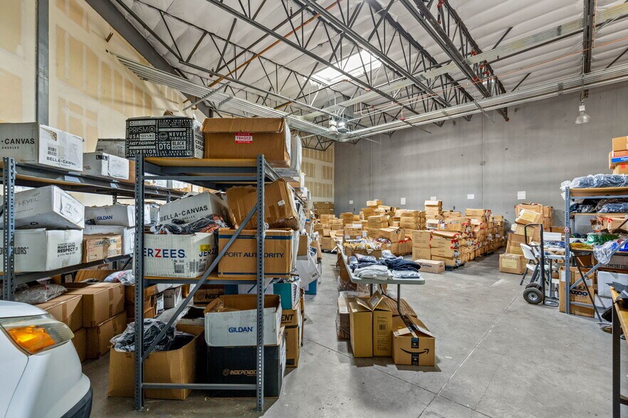 More Photos Of 4570 W Post Rd, Las Vegas Showroom For Lease