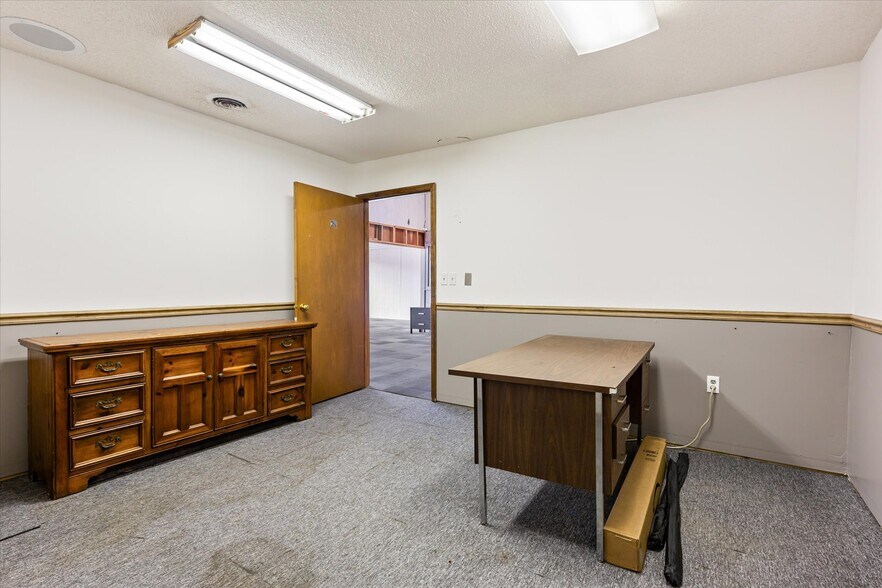 More Photos Of 203 Hillcrest Dr, Laurens Storefront Retail Office For Lease