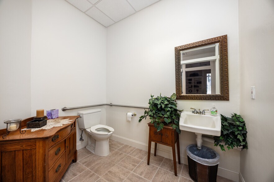 More Photos Of 2750 NW 43rd St, Gainesville Office For Lease