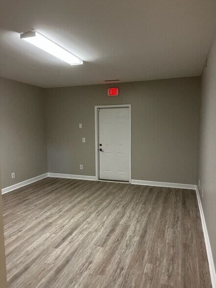 More Photos Of 106 Colony Park Dr, Cumming Office Residential For Lease