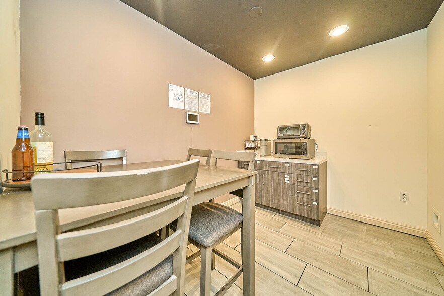 More Photos Of 852 S Robertson Blvd, Los Angeles Medical For Lease