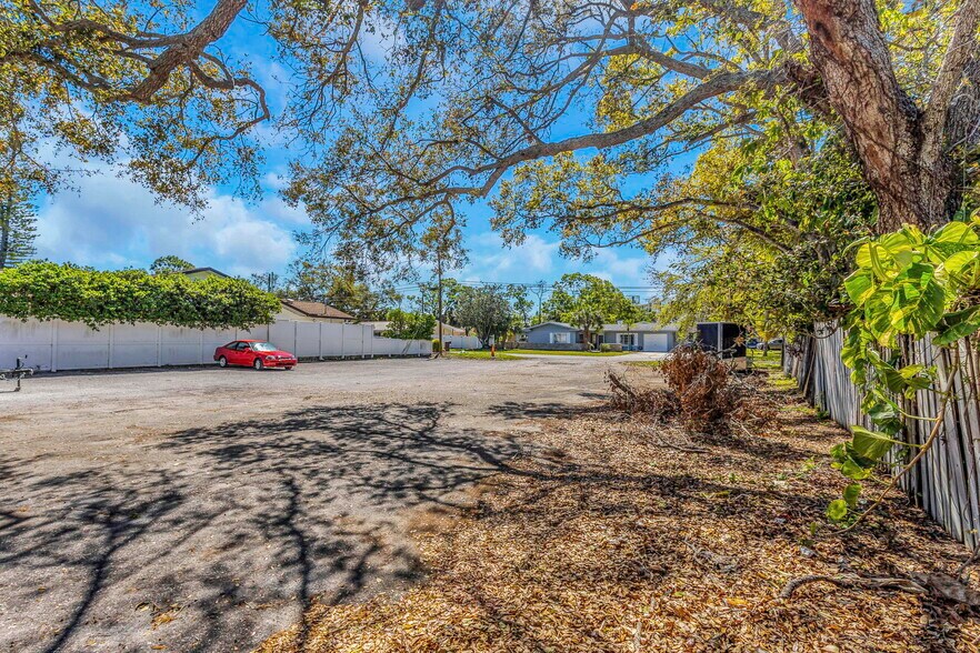 More Photos Of 1915 E Bay Dr, Largo General Retail For Sale