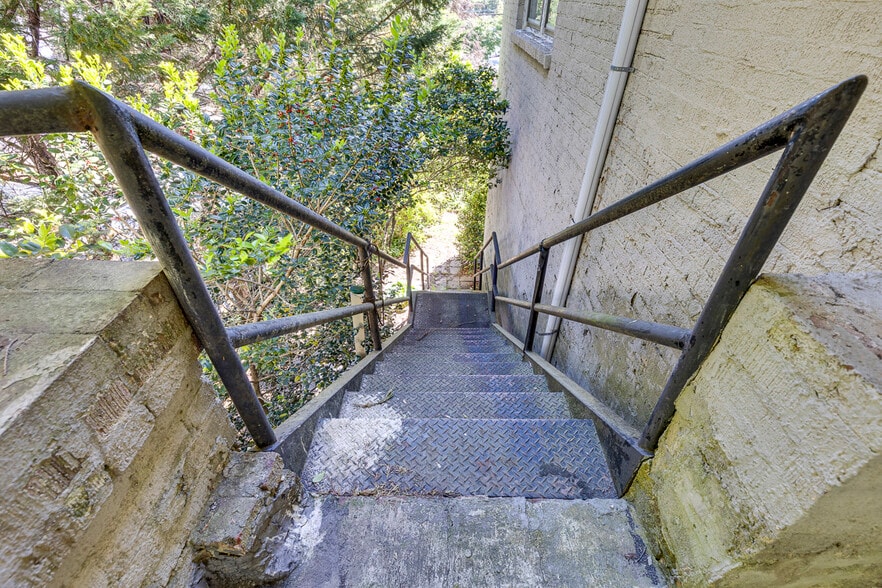 More Photos Of 906 Augusta St, Greenville Office For Sale