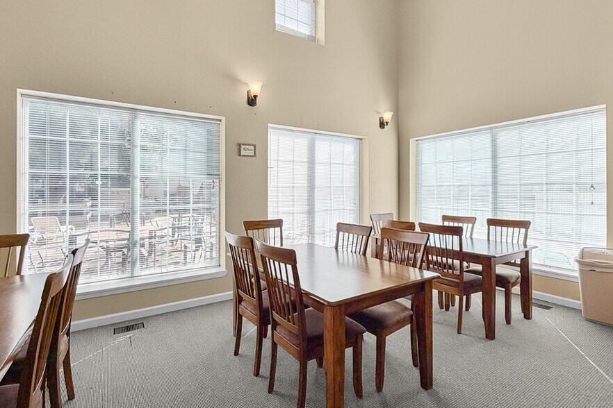 More Photos Of 2645 Newbury Cir, Burlington Apartments For Sale