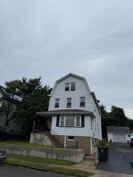 Primary Photo Of 107 Fulton St, Woodbridge Multifamily For Sale