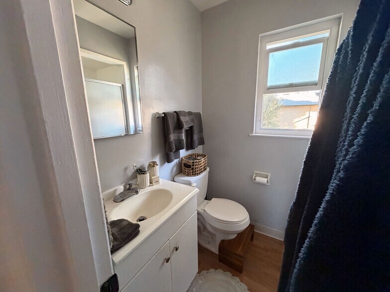 More Photos Of 19 E 41st Pl, San Mateo Apartments For Sale