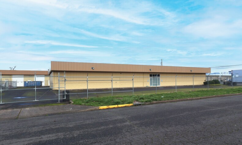 Primary Photo Of 960 Conger St, Eugene Warehouse For Lease