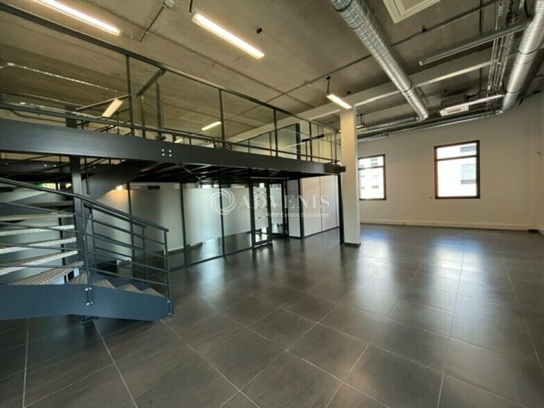 More Photos Of 2 George Sand Rue, Fourqueux Office For Sale