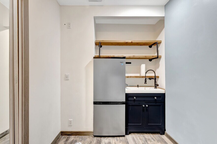 More Photos Of 228 Hibiscus St, Jupiter Light Manufacturing For Sale