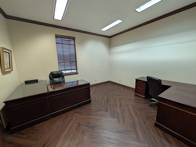 More Photos Of 3640 W Waco Dr, Waco Office For Lease
