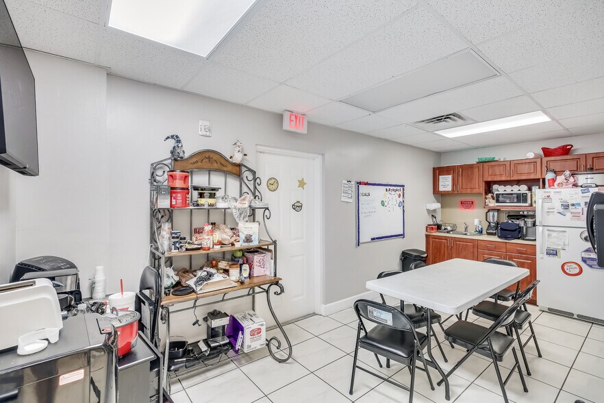 More Photos Of 13214 Palm Beach Blvd, Fort Myers Medical For Sale