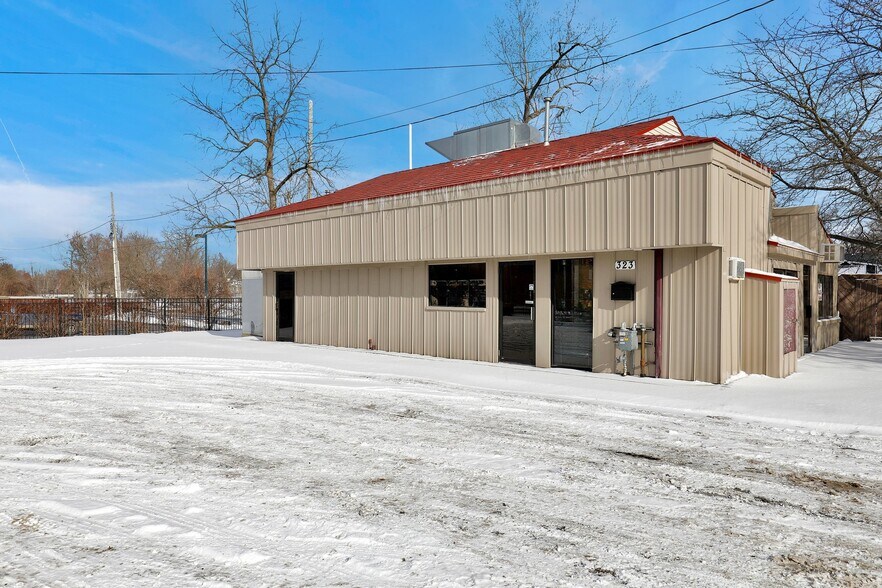 More Photos Of 323 S Main St, Eaton Rapids Freestanding For Sale