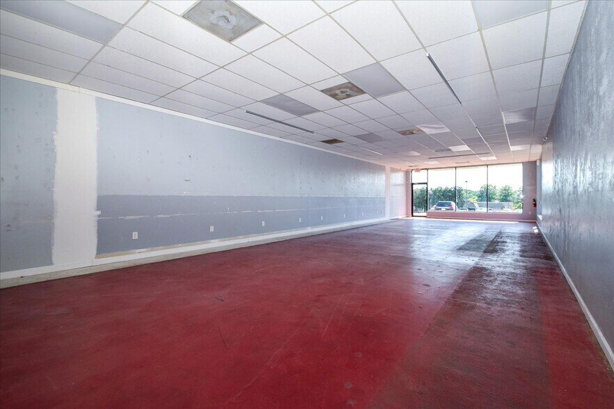 More Photos Of 1970 E Washington Ave, Vinton Storefront Retail Office For Lease
