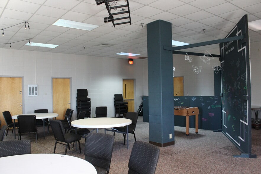 More Photos Of 401 W Poplar St, Elizabethtown Religious Facility For Sale