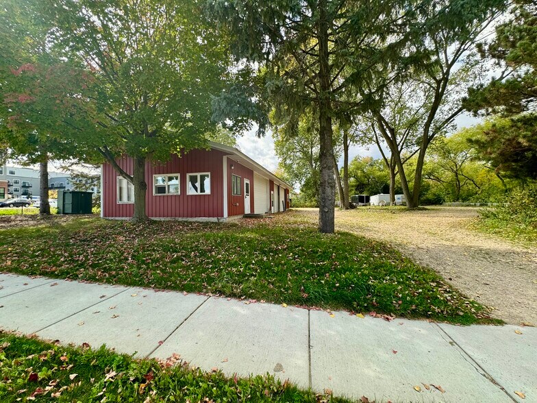 More Photos Of 112 N Madison St, Waunakee Warehouse For Sale
