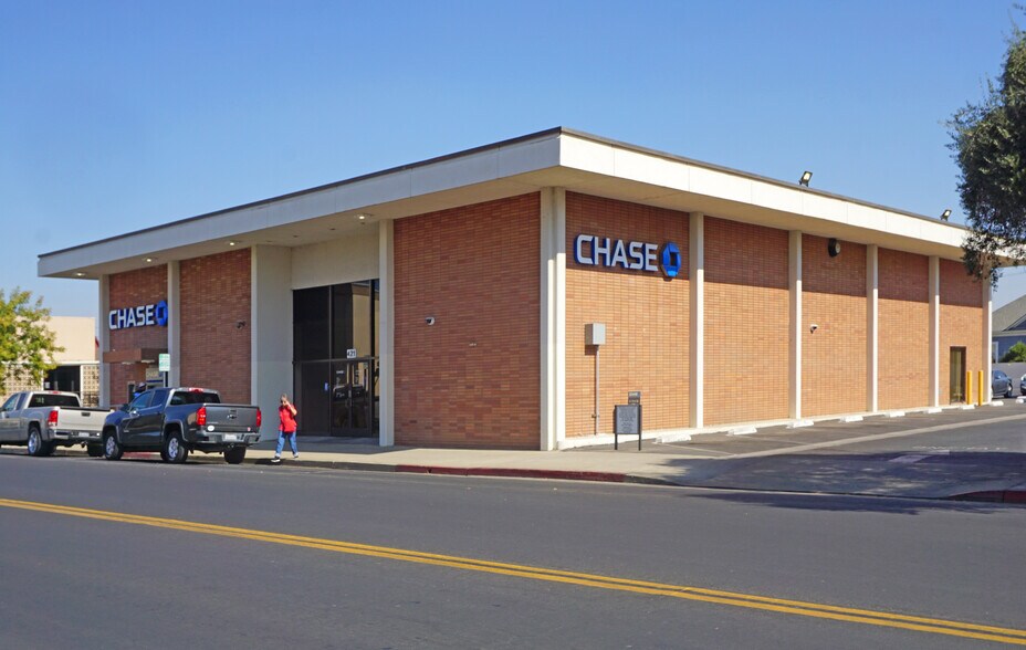 More Photos Of 421 N Douty St, Hanford Bank For Sale