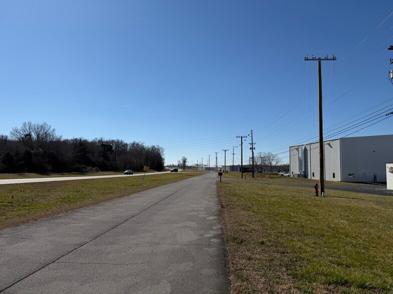 More Photos Of 1913 US 41 Hwy SW, Calhoun Flex For Lease