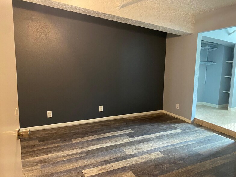 More Photos Of 7648 Broadview Dr, Houston Apartments For Sale