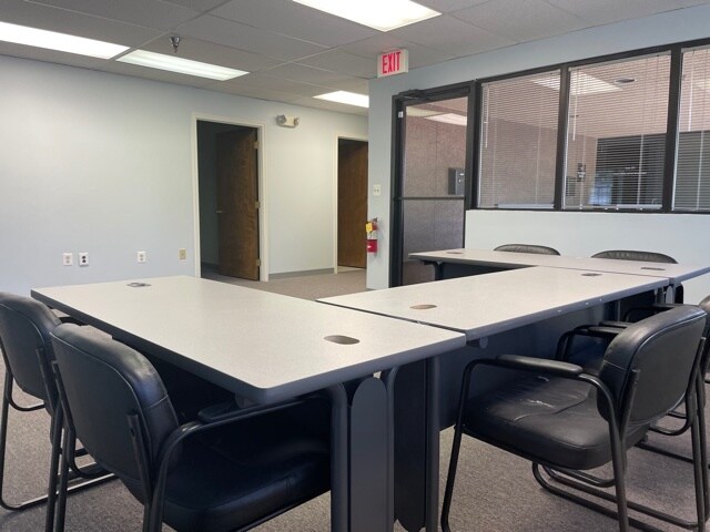 More Photos Of 503 Carlisle Dr, Herndon Flex For Lease