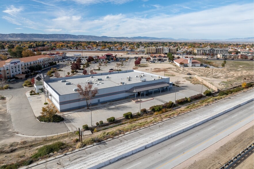 More Photos Of 1759 W Avenue J12, Lancaster Freestanding For Lease