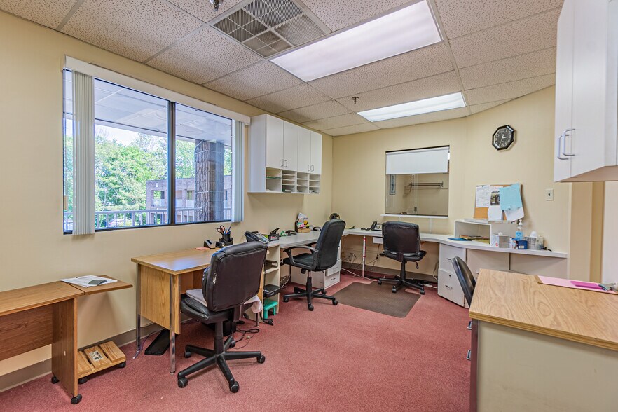 More Photos Of 35-37 Progress St, Edison Medical For Sale