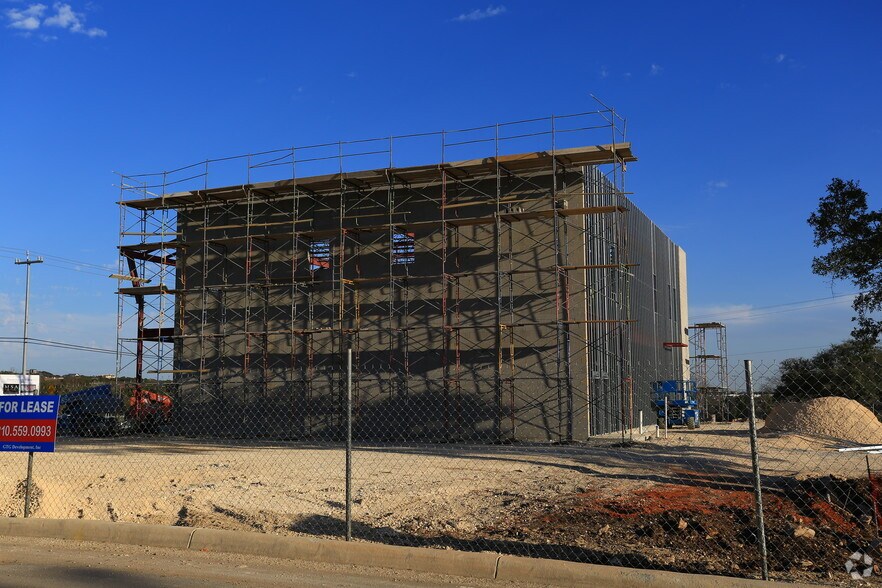 More Photos Of 25035 W IH-10, San Antonio Restaurant For Lease