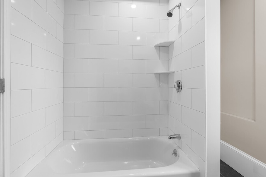 More Photos Of 6 Windsor St, Andover Office For Sale