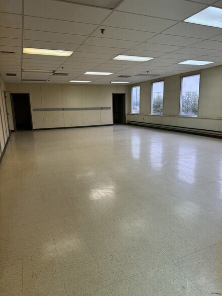 More Photos Of 2100 Cedar St, Fremont Distribution For Lease