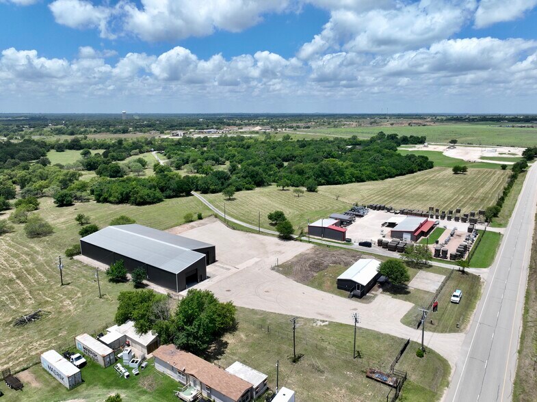 More Photos Of 4528 S Interstate 35, Alvarado Warehouse For Lease