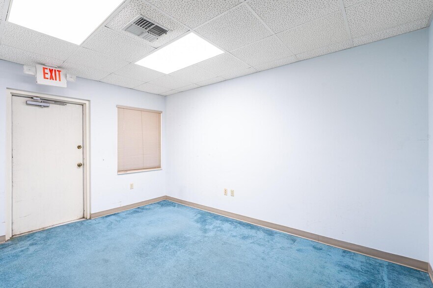 More Photos Of 7480 Fairway Dr, Miami Lakes Medical For Lease