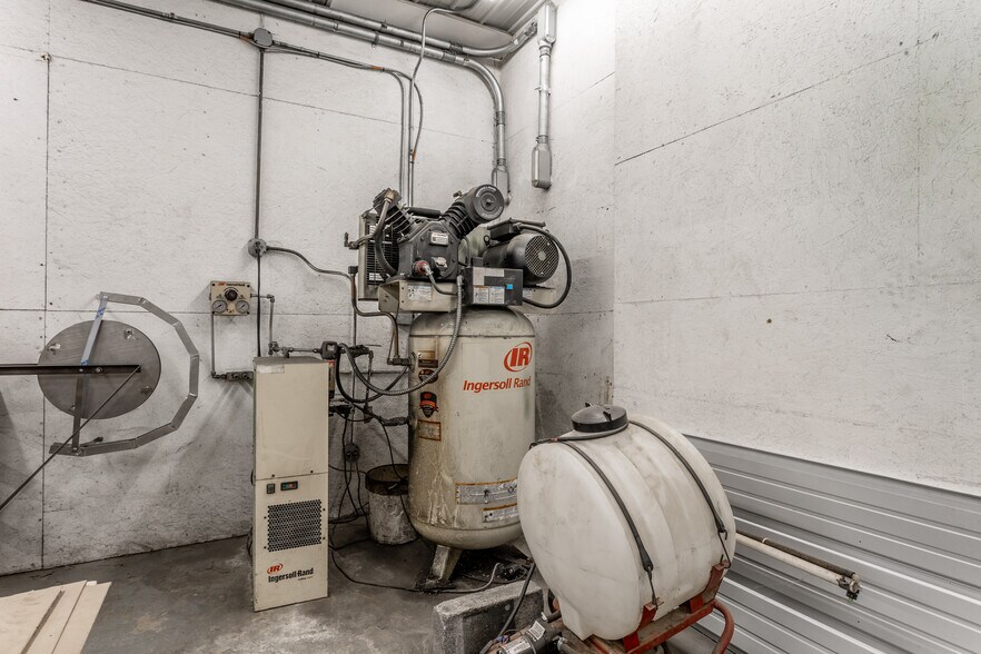 More Photos Of 204 Washington st, Frankton Industrial For Sale