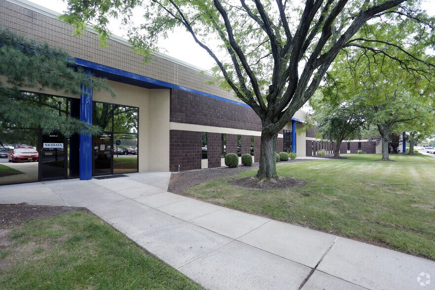 More Photos Of 400 Raritan Center Pky, Edison Light Distribution For Lease