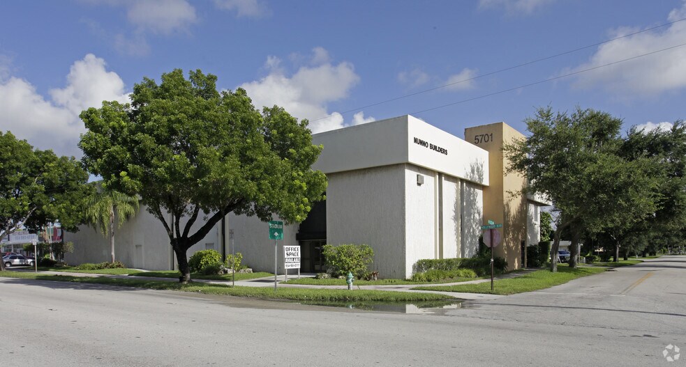 More Photos Of 5701 Hollywood Blvd, Hollywood Office Residential For Lease