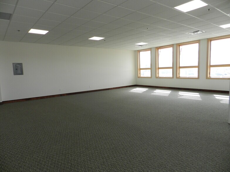 More Photos Of 1404 Hawk Pky, Montrose Medical For Lease