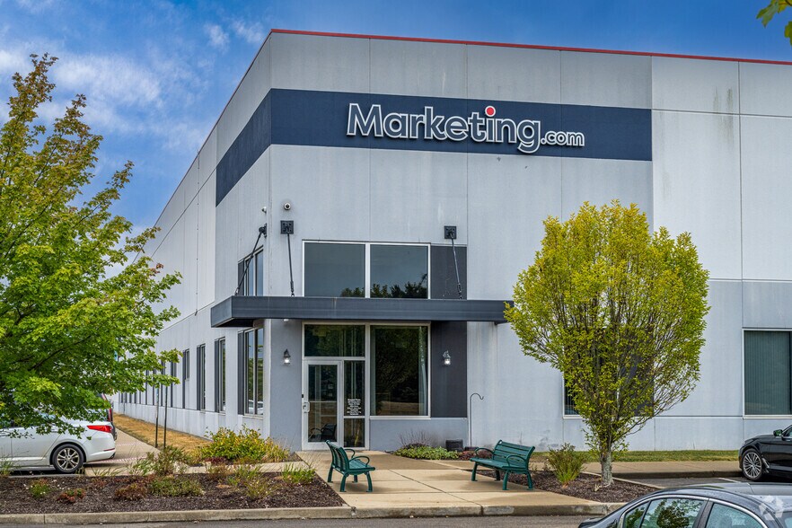 More Photos Of 2251 Sweeney Dr, Clinton Warehouse For Lease