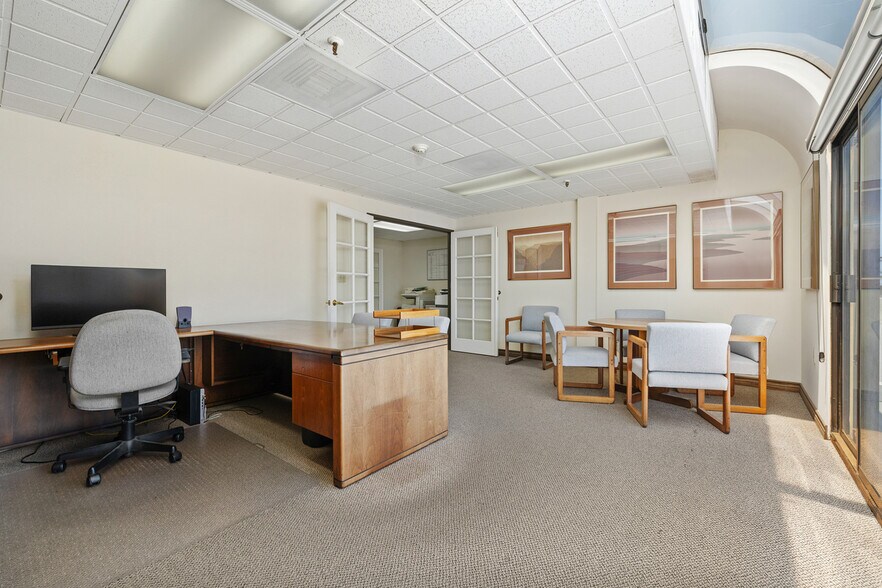 More Photos Of 1001 B Ave, Coronado Medical For Sale