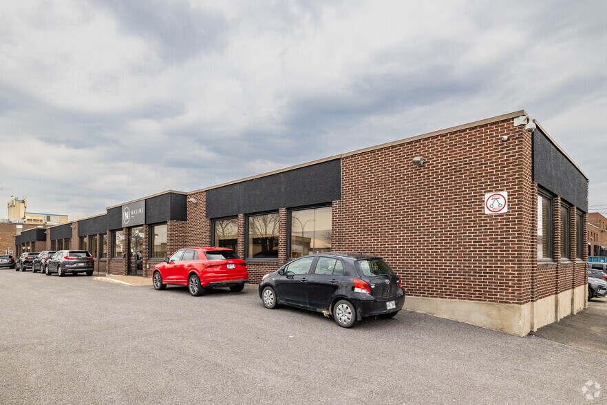 More Photos Of 600-650 Boul Lebeau, Montréal Warehouse For Lease