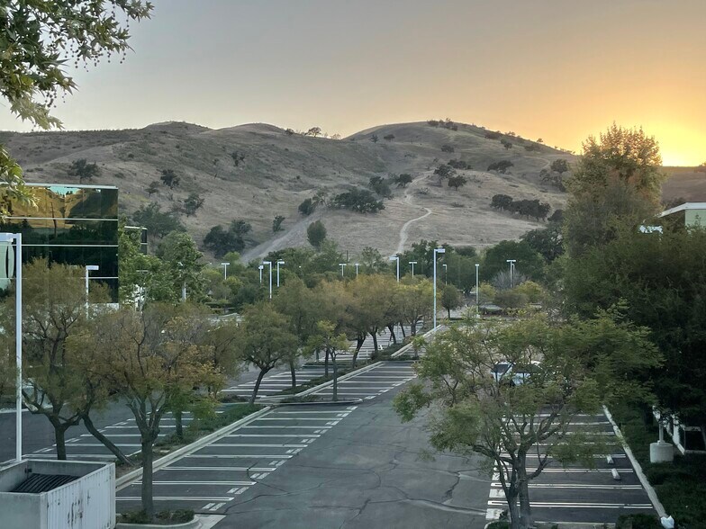 More Photos Of 26010 Mureau Rd, Calabasas Office For Sale
