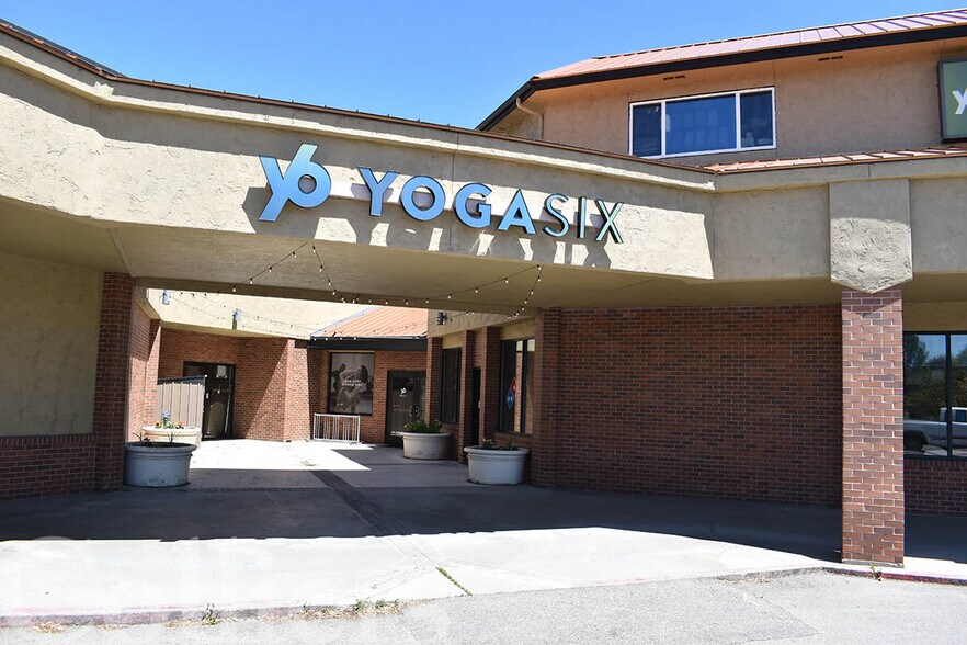 More Photos Of 2100-2174 S Broadway Ave, Boise Storefront For Lease